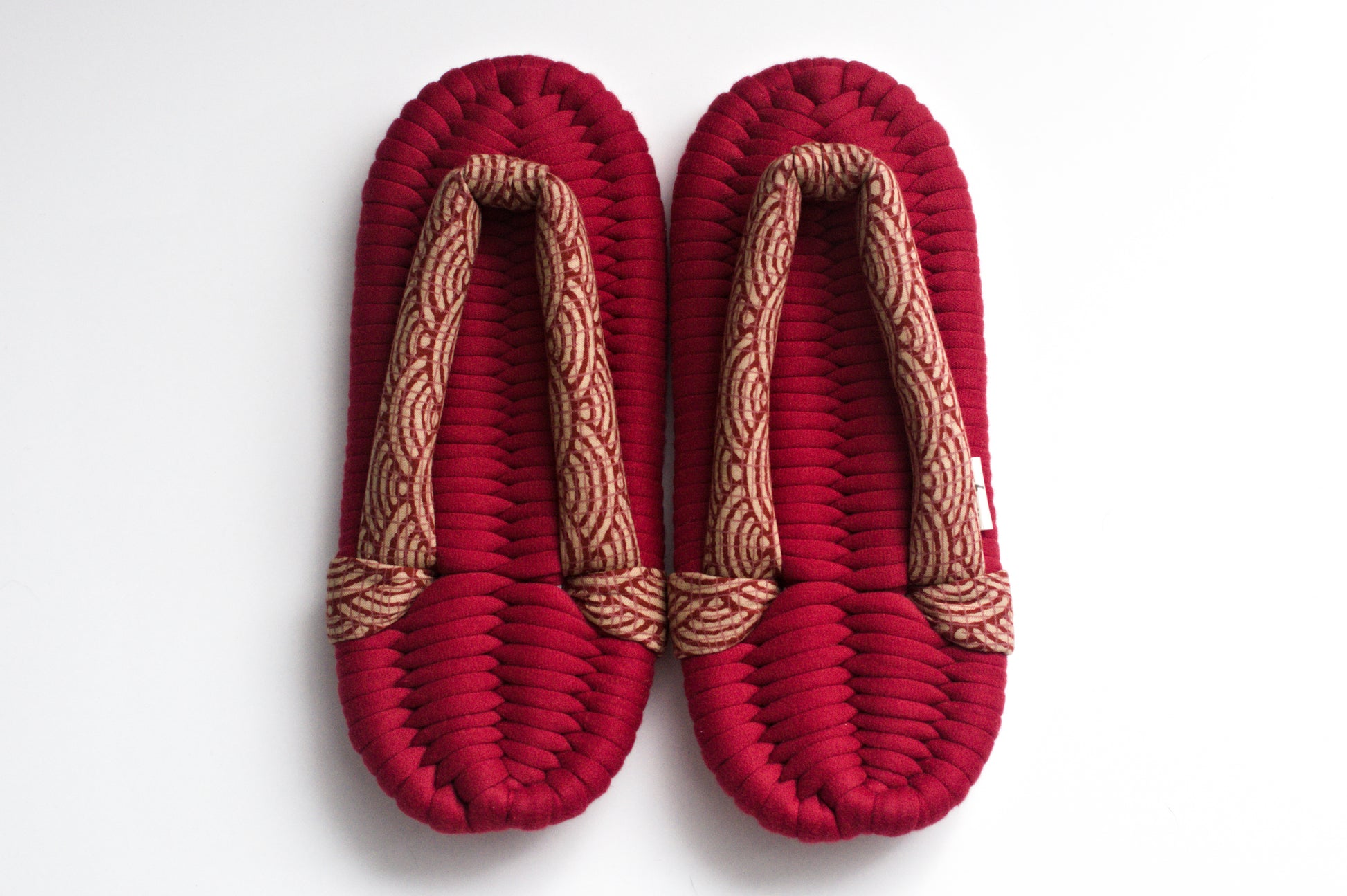 Handmade Nuno Zori Slippers, Red Wave Pattern, Front