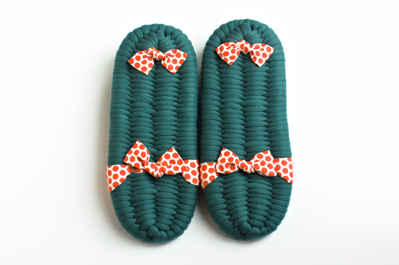Handmade Nuno Zori Slippers, Green and Orange dots,Back