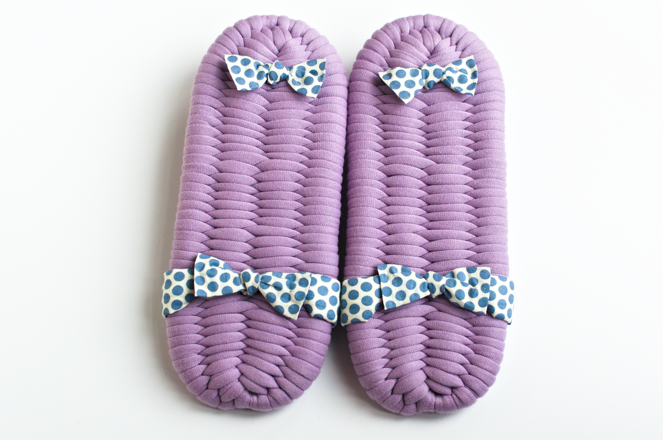 Handmade Nuno Zori Slippers, Purple dots, Back